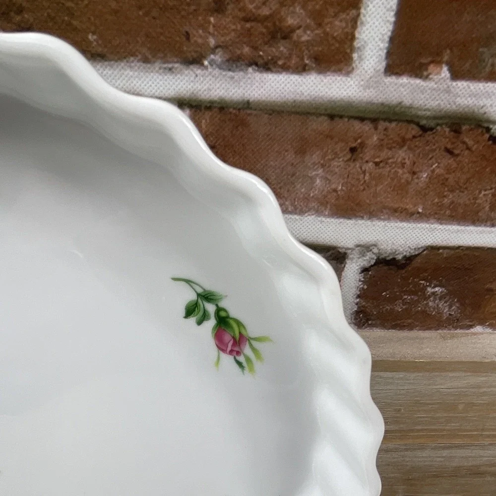 Christineholm Ceramic Pie Dish 9.5in Round White Pink Rose Floral Scalloped Edge